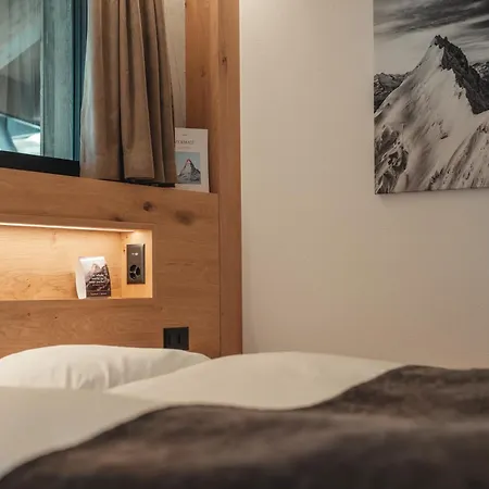 Porta Cervino - Parking & Dining 4*