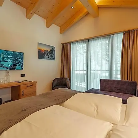 Hotel Porta Cervino - Parking & Dining Täsch
