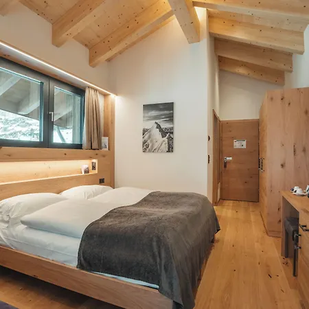 Porta Cervino - Parking & Dining 4* Tasch